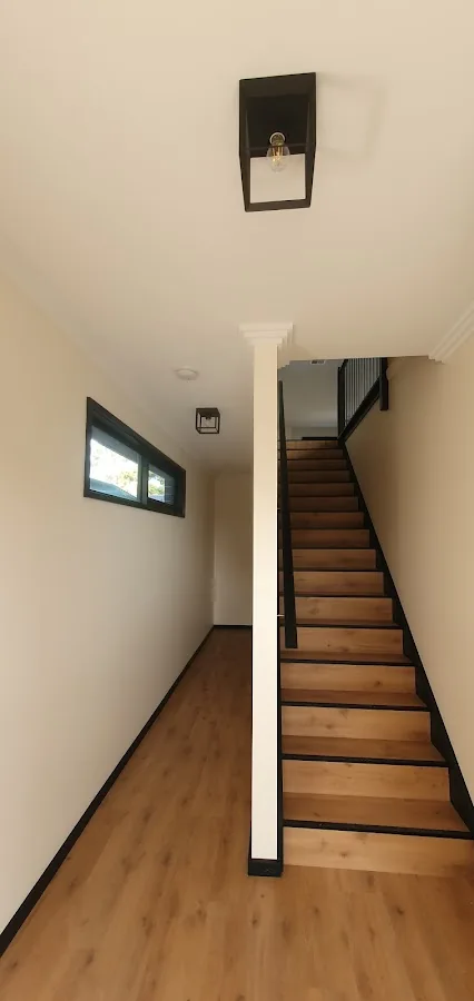 Stairwell pendant light